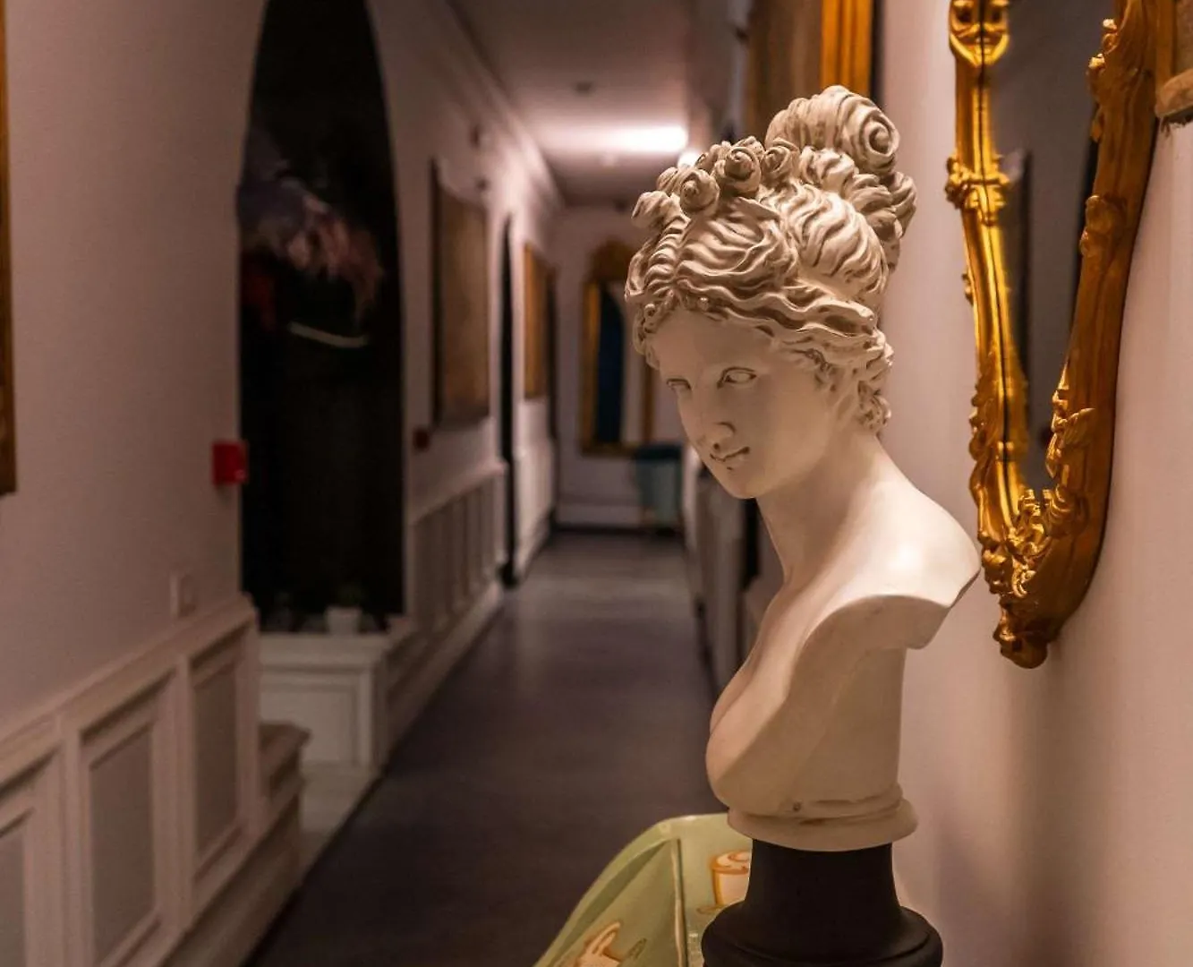 Conacul Coroanei Luxury Boutique Hotel Bukareszt