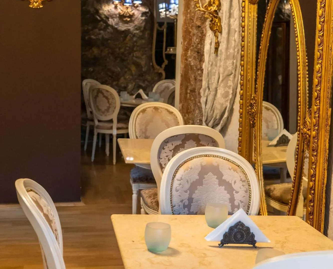 Conacul Coroanei Luxury Boutique Hotel Bucharest