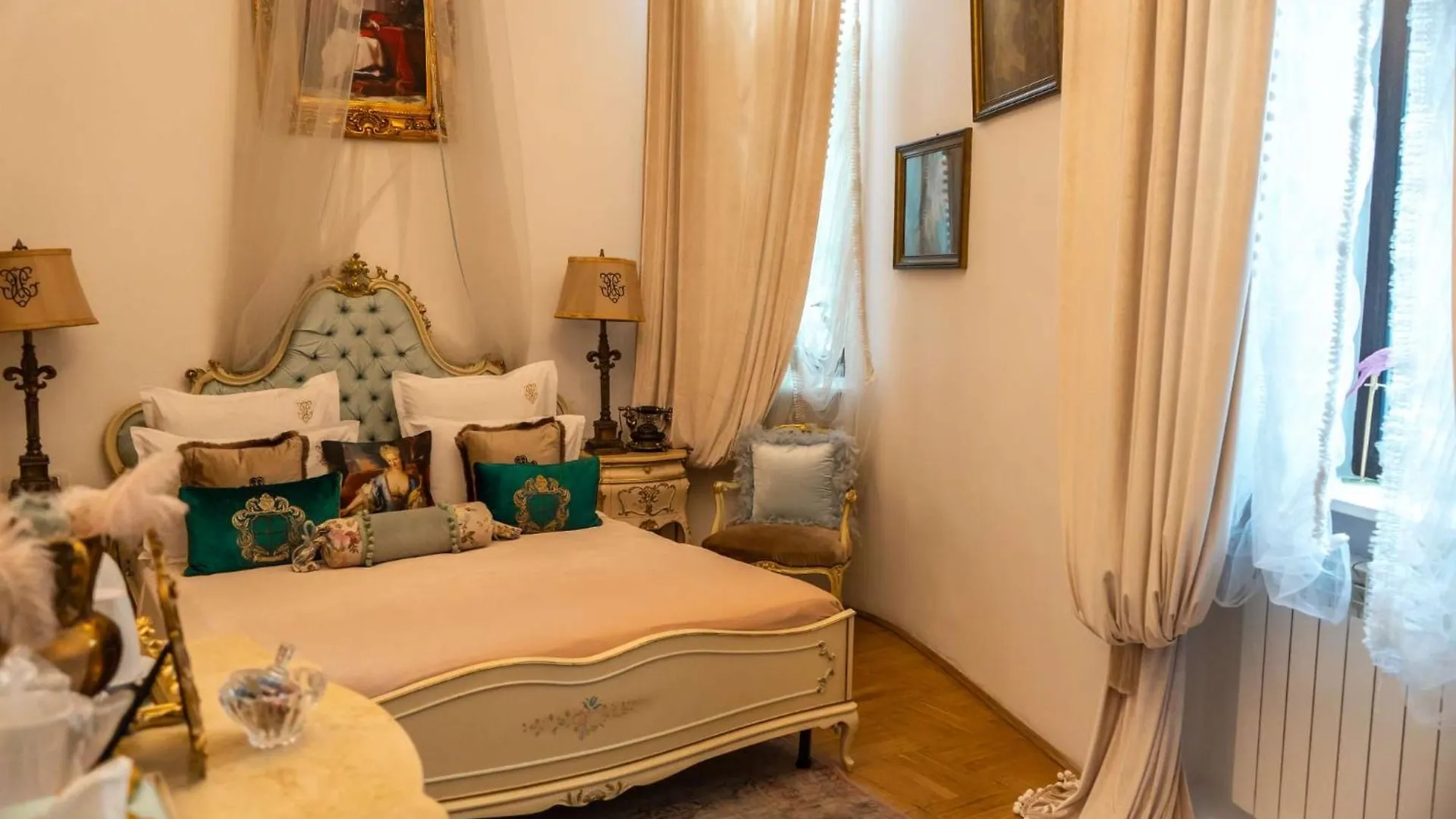 Conacul Coroanei Luxury Boutique Hotel Bukareszt
