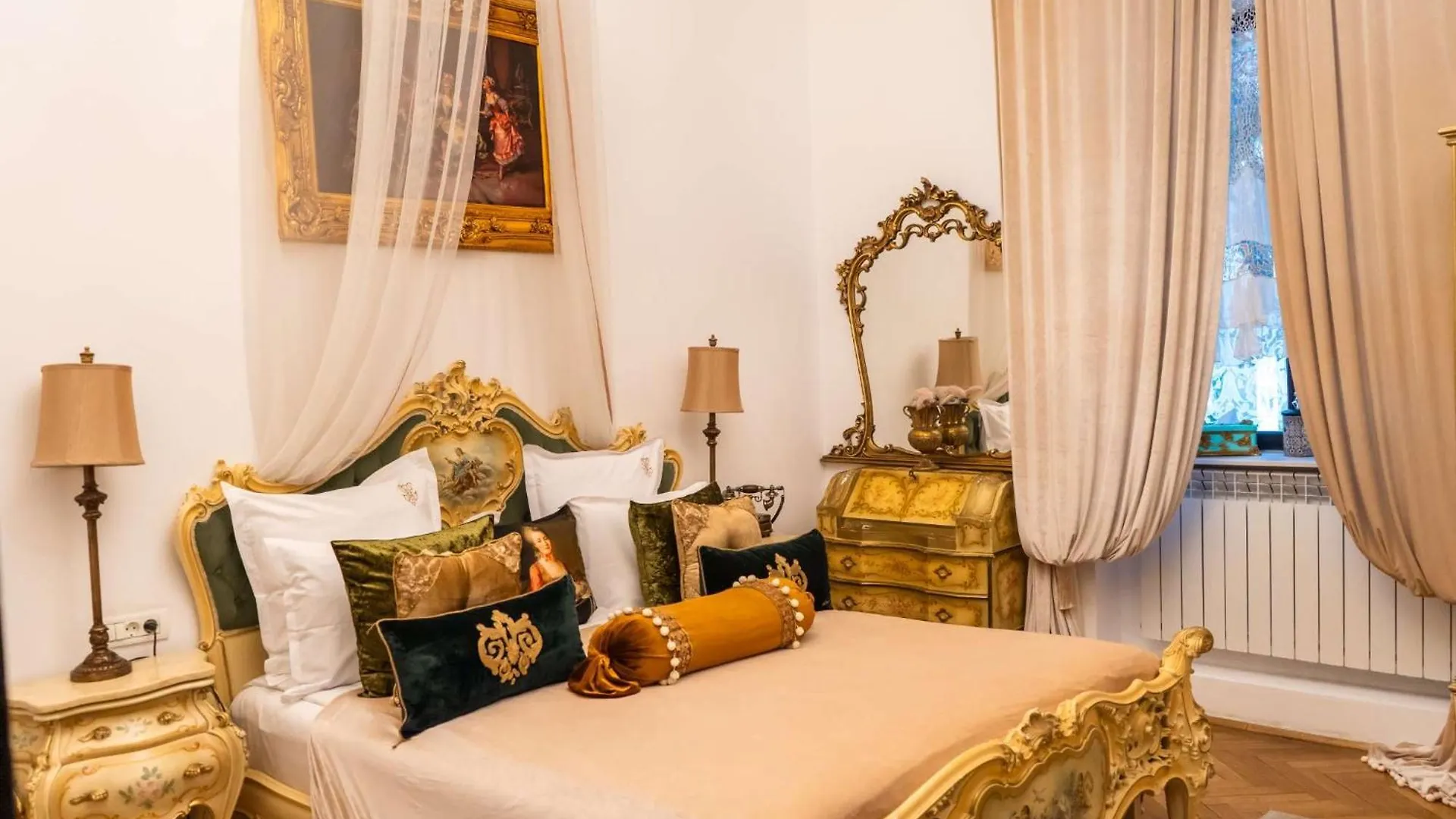 Conacul Coroanei Luxury Boutique Hotel Bucharest