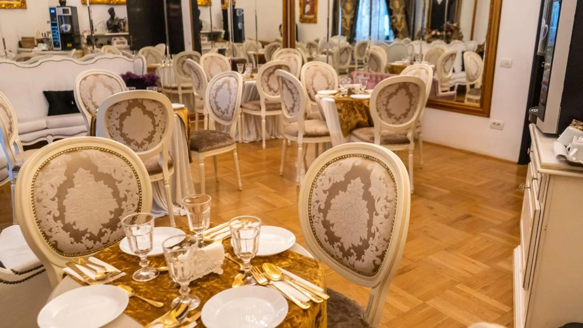 Conacul Coroanei Luxury Boutique Hotel Bukareszt