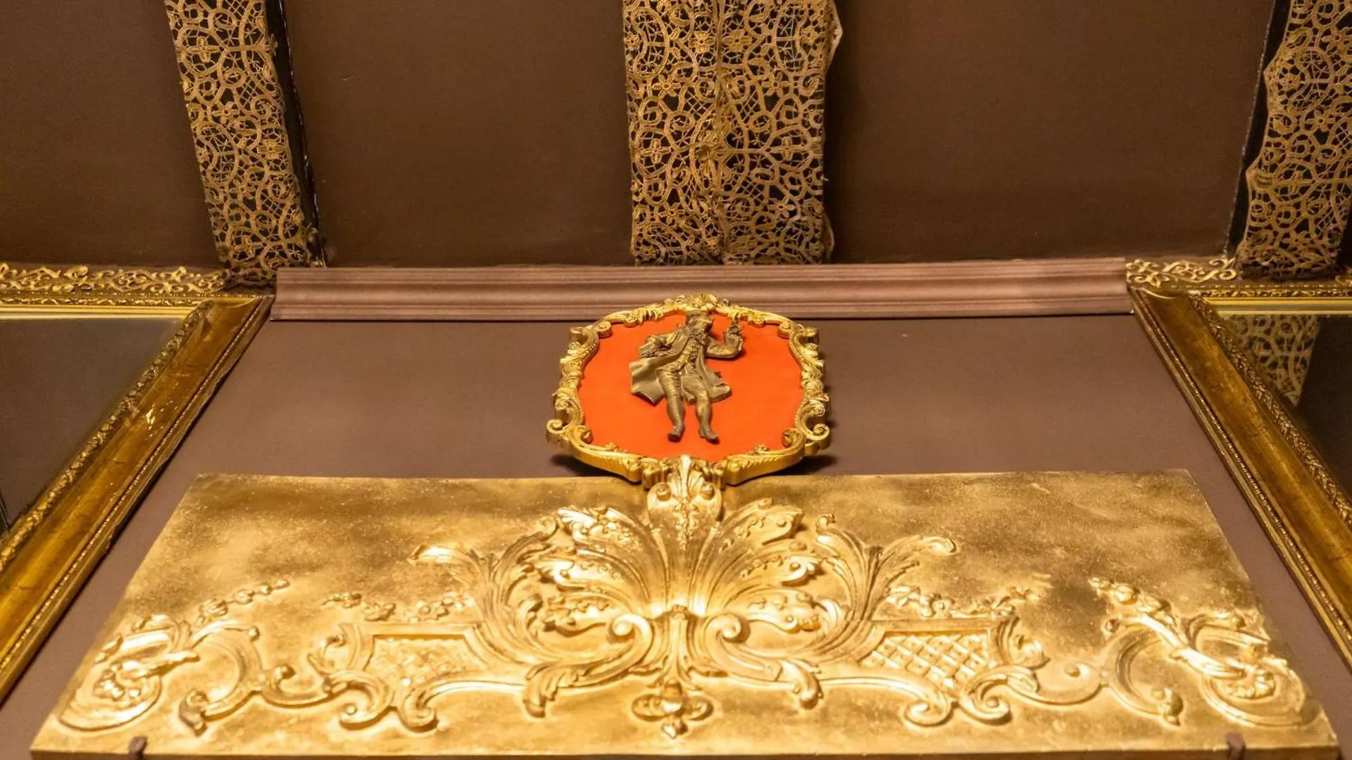 Conacul Coroanei Luxury Boutique Hotel Bucharest