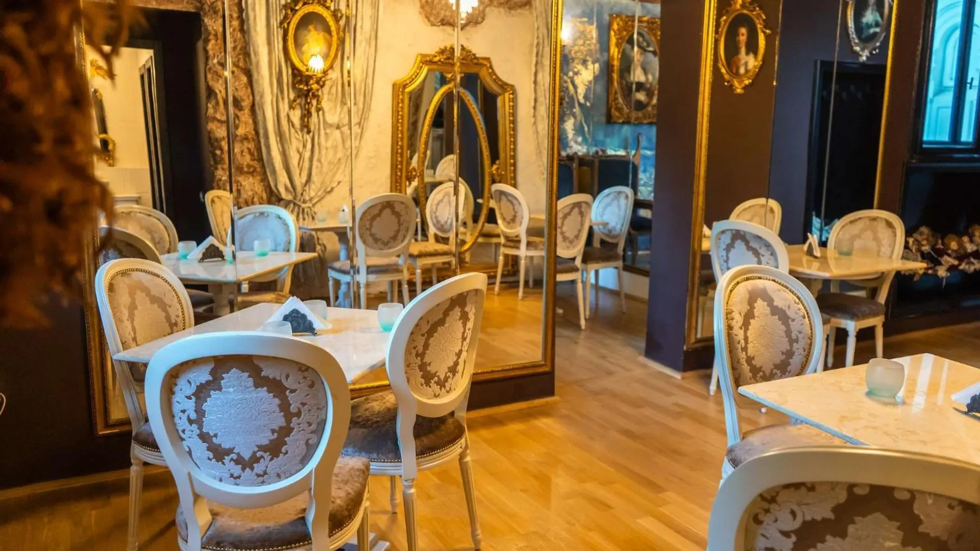 Conacul Coroanei Luxury Boutique Hotel Bukareszt 5*,  Rumunia