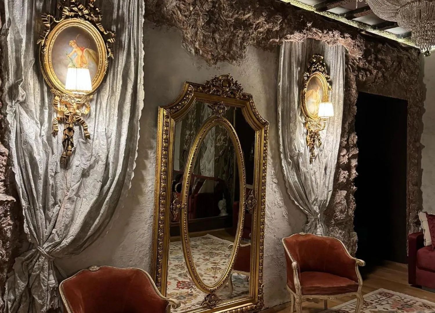 Conacul Coroanei Luxury Boutique Hotel Bucharest