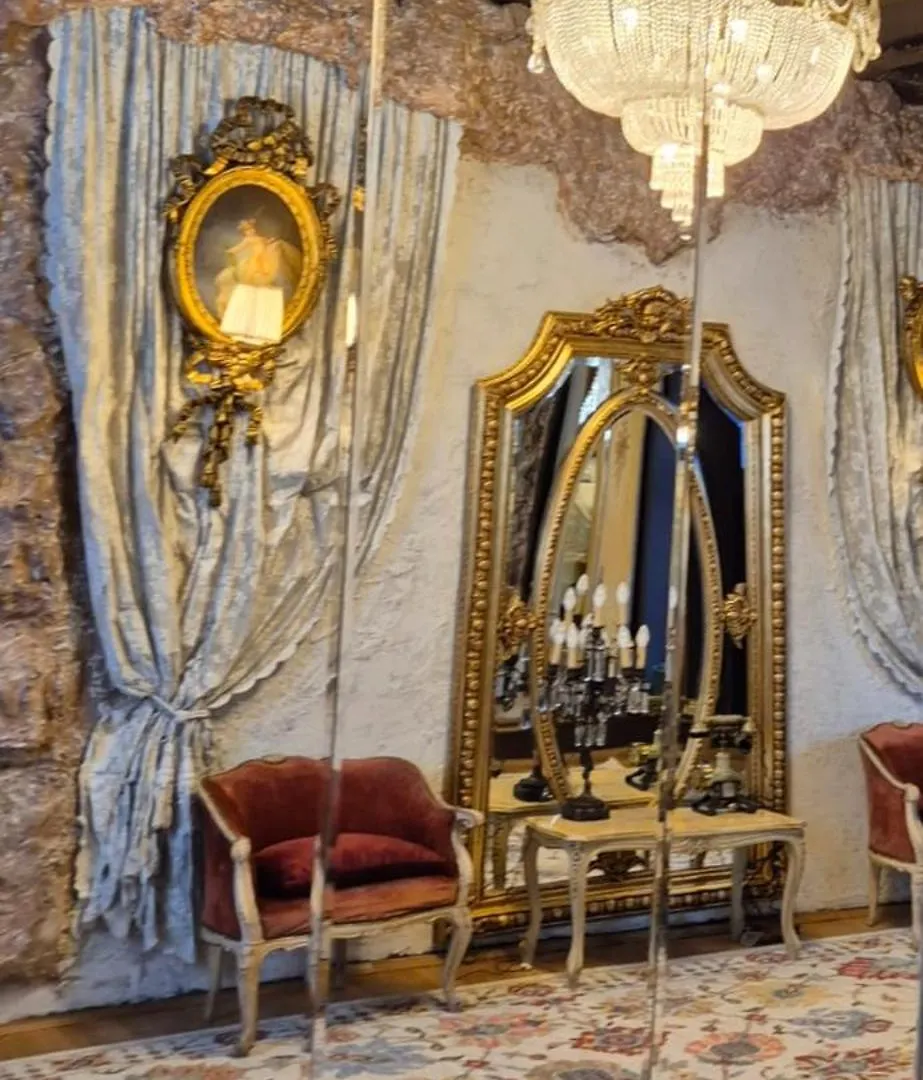Conacul Coroanei Luxury Boutique Hotel Bucharest