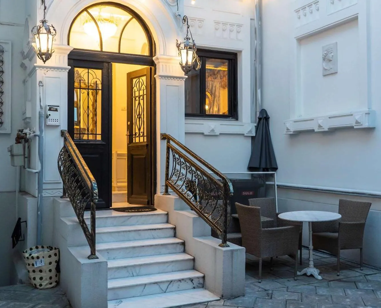 Conacul Coroanei Luxury Boutique Hotel Bucharest