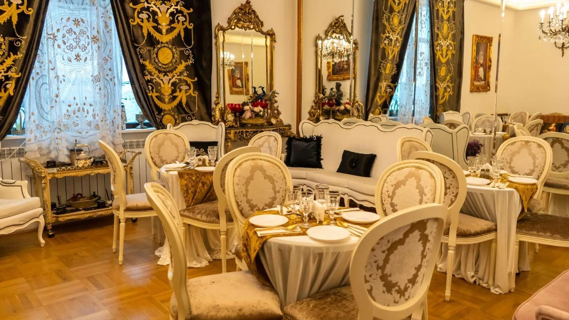 Conacul Coroanei Luxury Boutique Hotel Bucharest