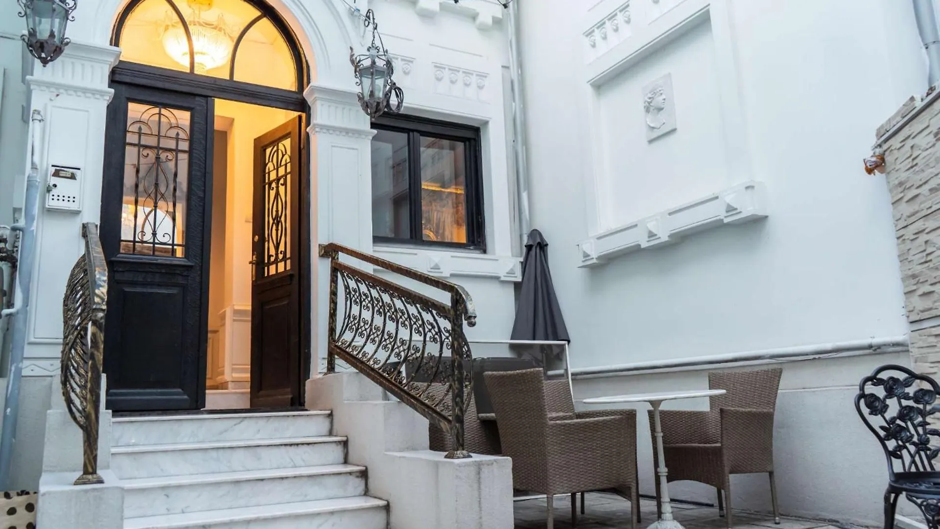 Conacul Coroanei Luxury Boutique Hotel Bucharest