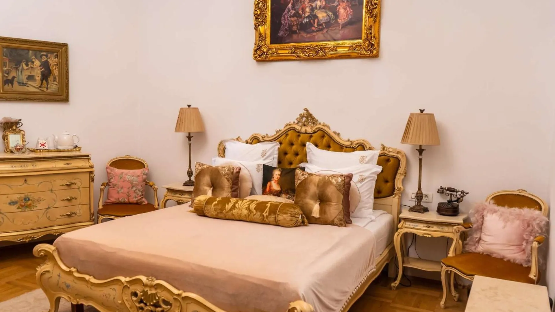 Conacul Coroanei Luxury Boutique Hotel Bucharest