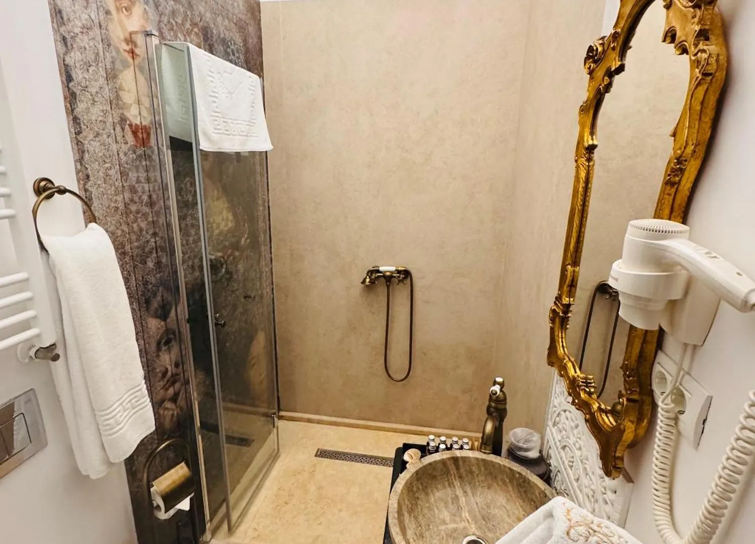 *****  Conacul Coroanei Luxury Boutique Hotel Bukarest Románia